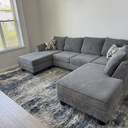**Moving. GRAY 2PC SECTIONAL SOFA. Must Go, Best Offer!!**