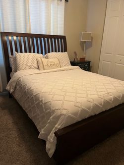 Queen bedroom set