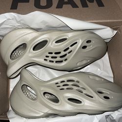 Yeezy Foam Runner Stone Taupe Size 11