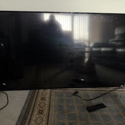 TV 60”Smart Tv.  By Vizio With Remote & Plug