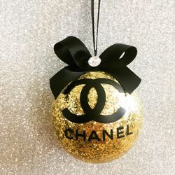 4 Christmas Chanel ornaments for Sale in Fresno, CA - OfferUp