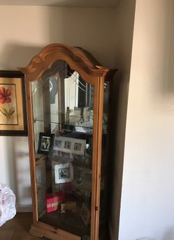 4 shelves glass cabinet