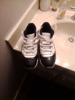 Size 9.5 low Concord