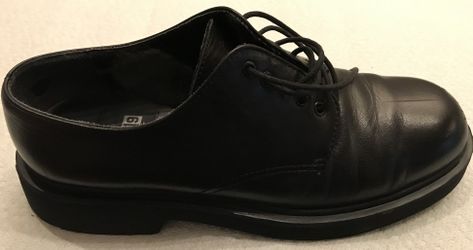 TWO PAIR of WOMEN'S SIZE 8M LEATHER OXFORD SHOES with RUBBER SOLE [by "NINE WEST"] ..... CONDITION is "LIKE NEW"