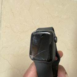 Cracked Apple Watch 5 40mm