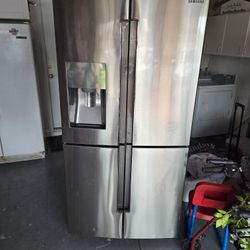 Samsung Refrigerator  $550