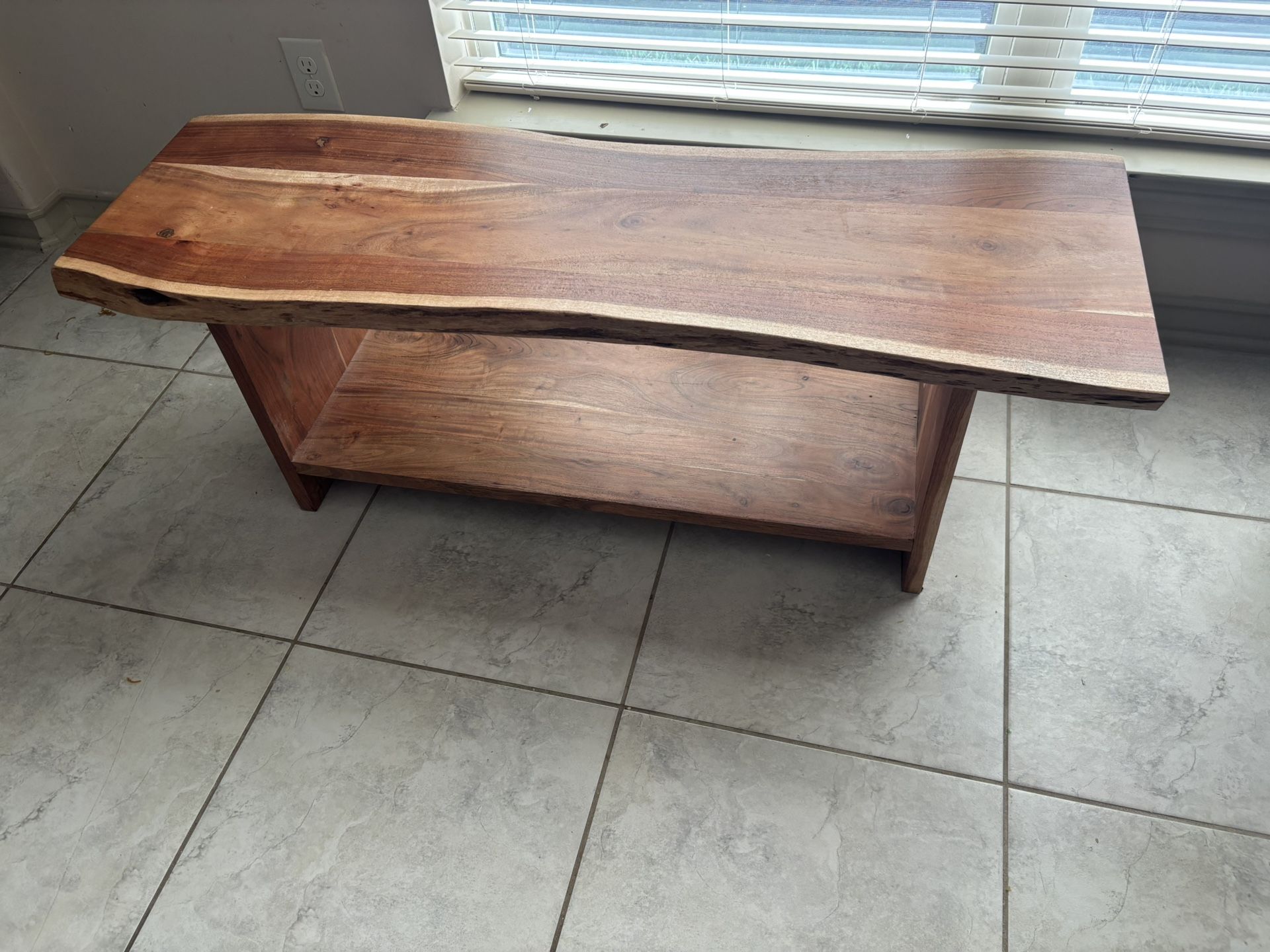 Beautiful live edge wooden coffee bench with shelf. Genuine hard wood bench Good condition Heavy $200 Pick up in Missouri city 77459 Lake Olympia