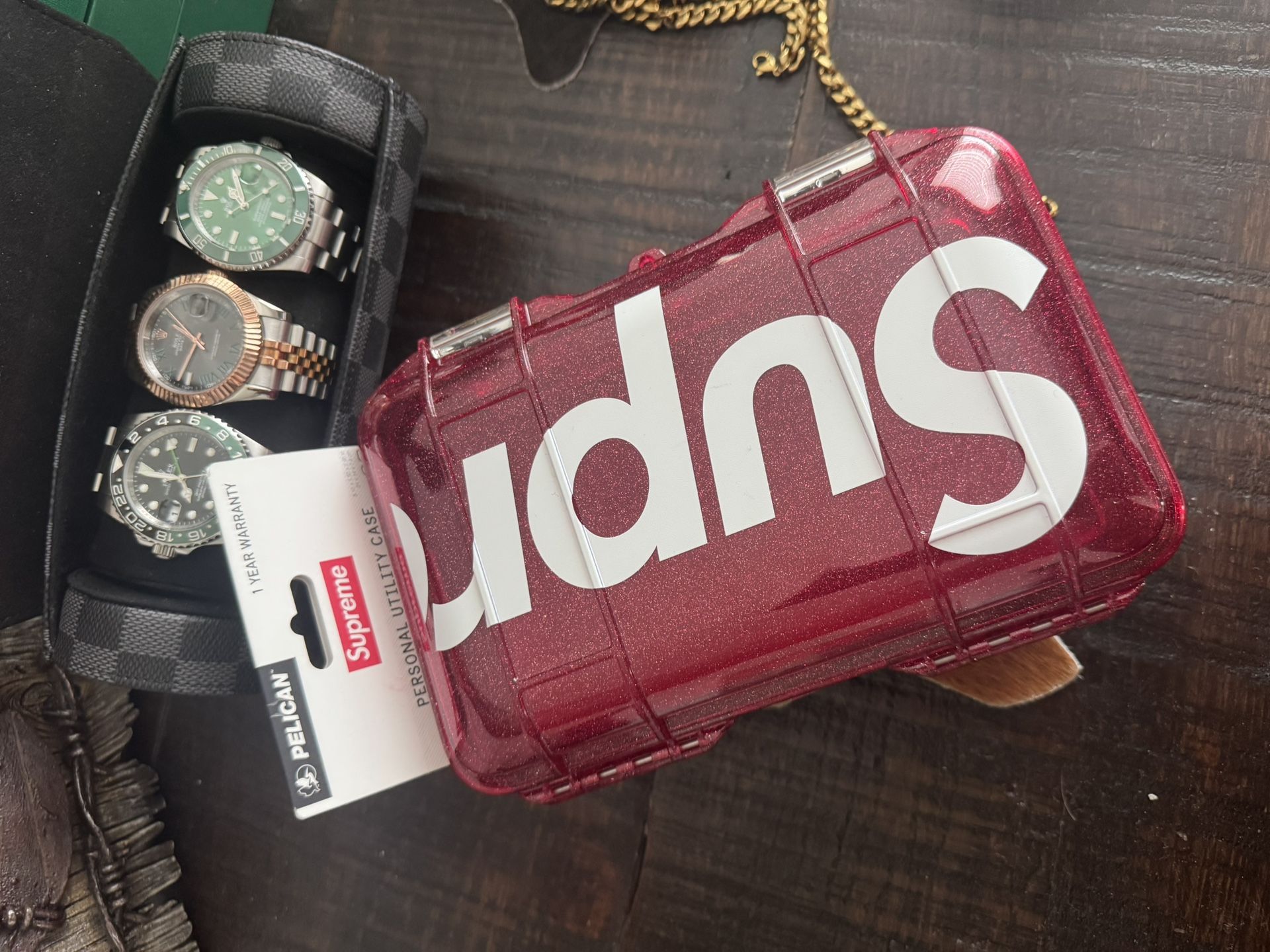 SUPREME (Pelican Personal Utility Case)