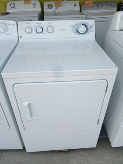 GE Dryer white heavy duty super capacity 6 cycle clean . Warranty . Delivery available . 2203 Fowler st. Ft. Myers 33901