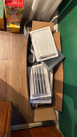 7 Vents & 20 Track lights with bulbs