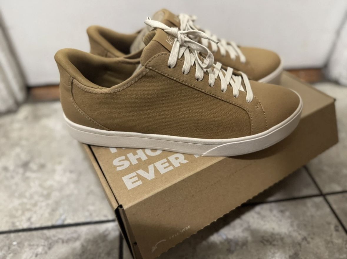NEW Kizik Size 8.5 Men’s / 10 Women’s WIDE Irvine Sneakers