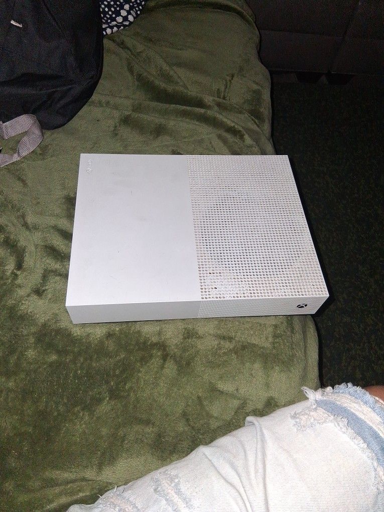 Xbox One. I Barely Used It