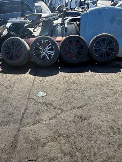 2010 Range Rover Complete Wheels Tire Size 255/50/20 $450