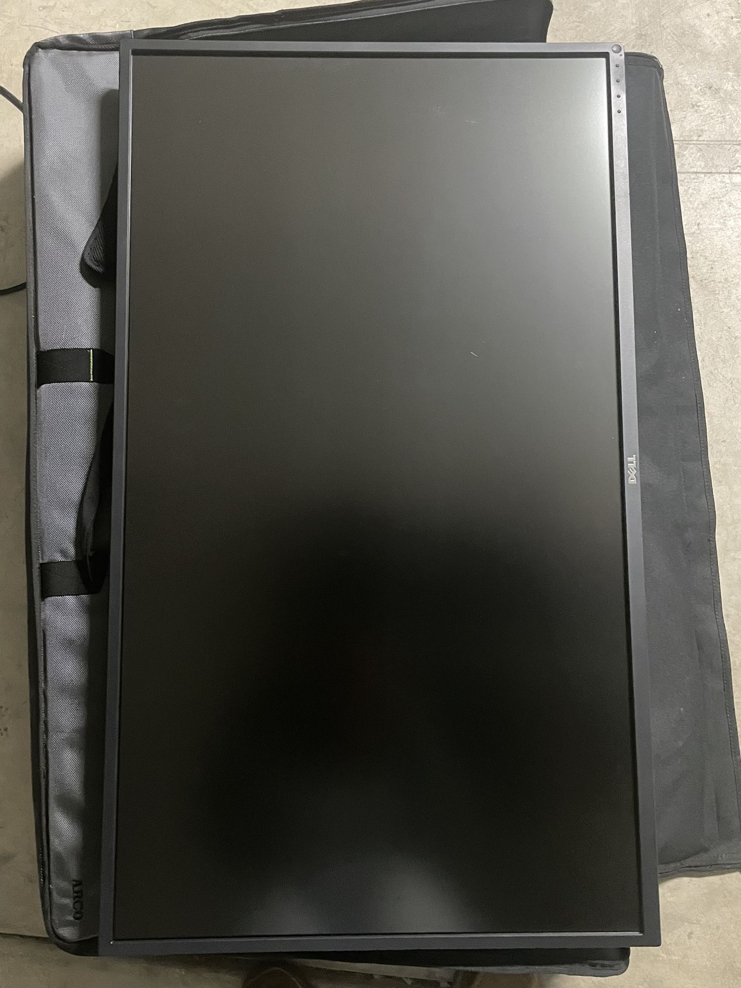 DELL monitor 43”