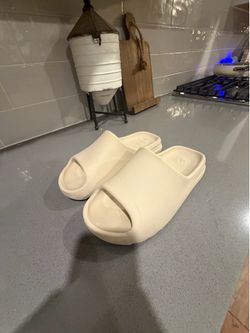 Yeezy slide size 10 addidas bone