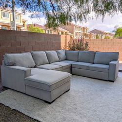 Light Gray U-Shaped Sectional with Pull-Out Bed & Storage - Free Delivery