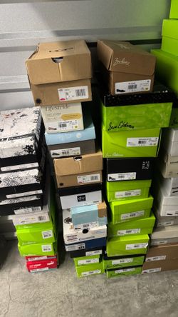 Storage unit full of shoes 100Pcs