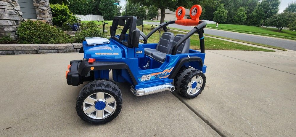 Power Wheels Hot Wheels Jeep Wrangler, Blue (12V)