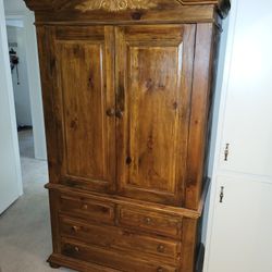 Armoire / Wardrobe  / Entertainment Center