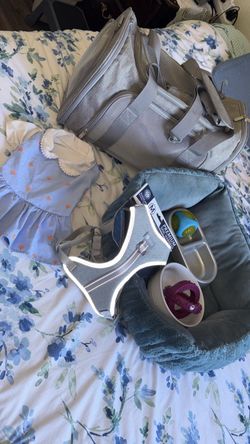 Small/Medium Dog/Cat 8 piece Bundle – Carrier, Harness, Outfit & More