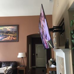 Tv Mount For 40”-90” 