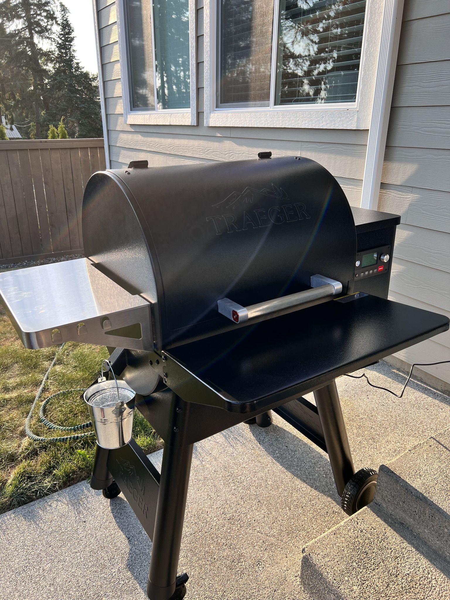 Traeger Grills Ironwood 650 Electric Wood Pellet Grill and Smoker, Black, with WiFi