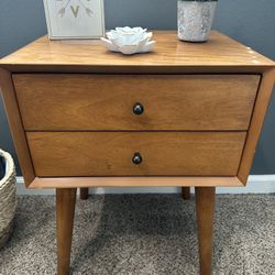 Mid century modern end table with drawer.