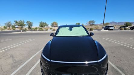Tesla Model Y juniper Ice-Shield Car Windshield Sun Shade
NEW