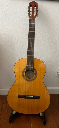 Lucero LC100 Classical acoustic guitar