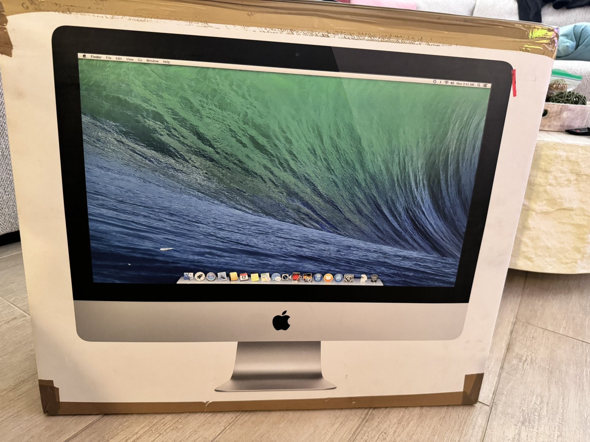 Apple iMac 21.5 Late 2013 ME086LL/A i5 2.7GHz 8GB 1TB Slim A1418