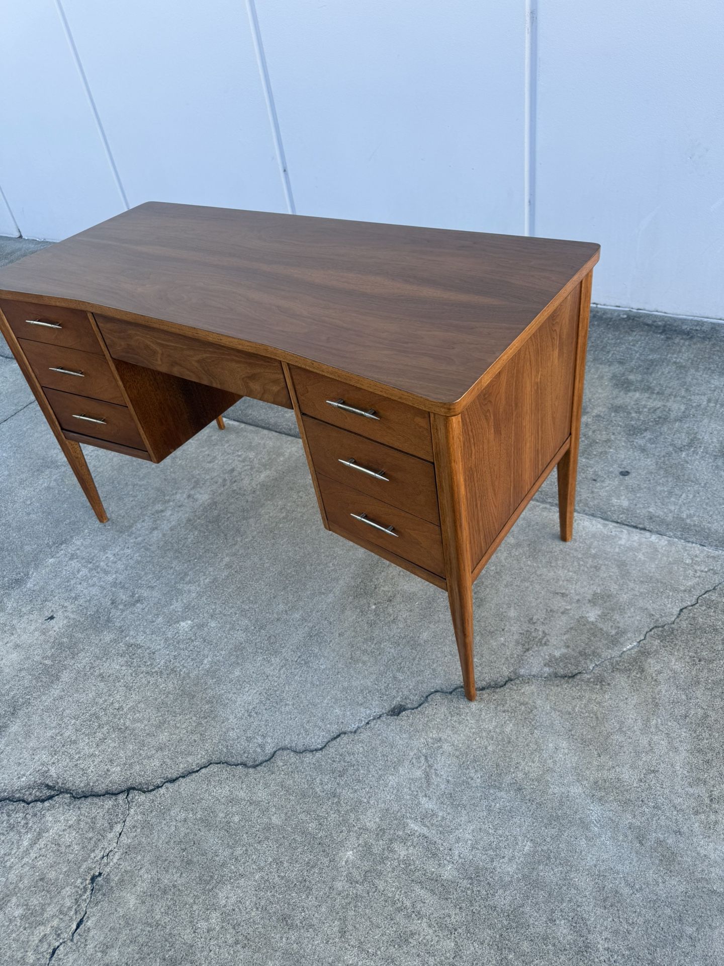 Mid Century Walnut Desk ( Broyhill Saga Premier)