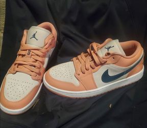 Womens Jordan 1 Low
Light Madder Root
