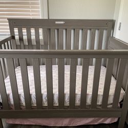 Baby Crib  Convertible 