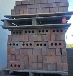 Ladrillos/bricks 8 by 3 in and 5/8 s $1 each and 25 free