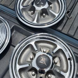 Mopar Hubcaps 