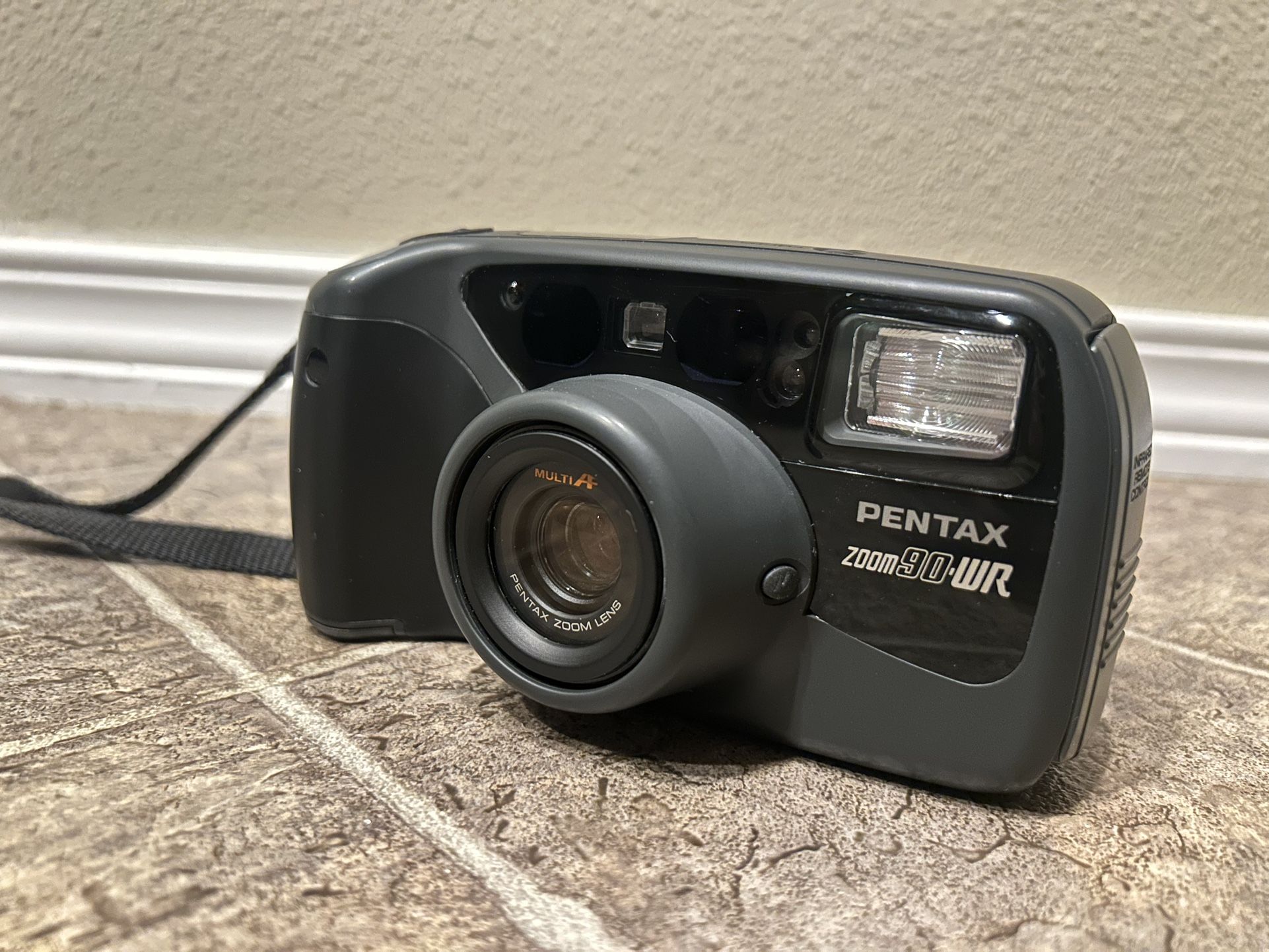 Pentax zoom WR90 35mm film camera