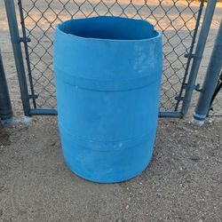 Heavy duty blue open top water barrel shorter than 55 gal horse livestock waterer $10