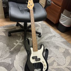 Reynolds Jazz/P-Bass Style 4 String Bass Guitar