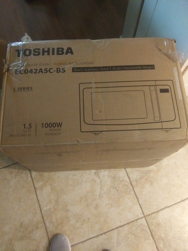 Reduced! New Toshiba Microwave/Oven