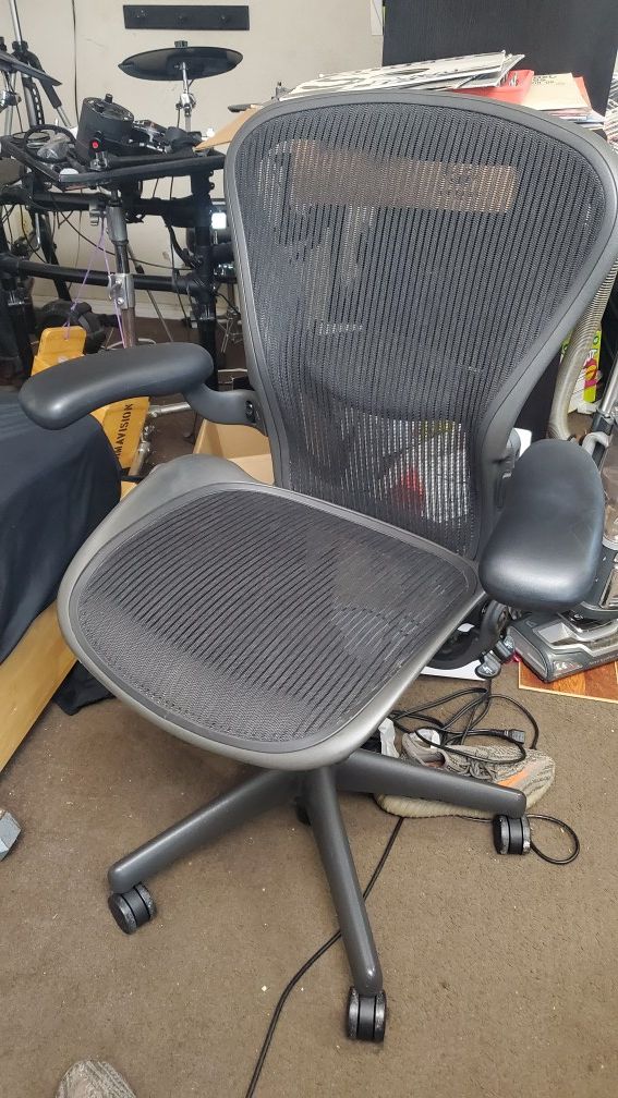 Herman miller Aeron Classic Size B Office Chair