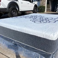 Cal King Bamboo Cool Gel Memory Foam!!