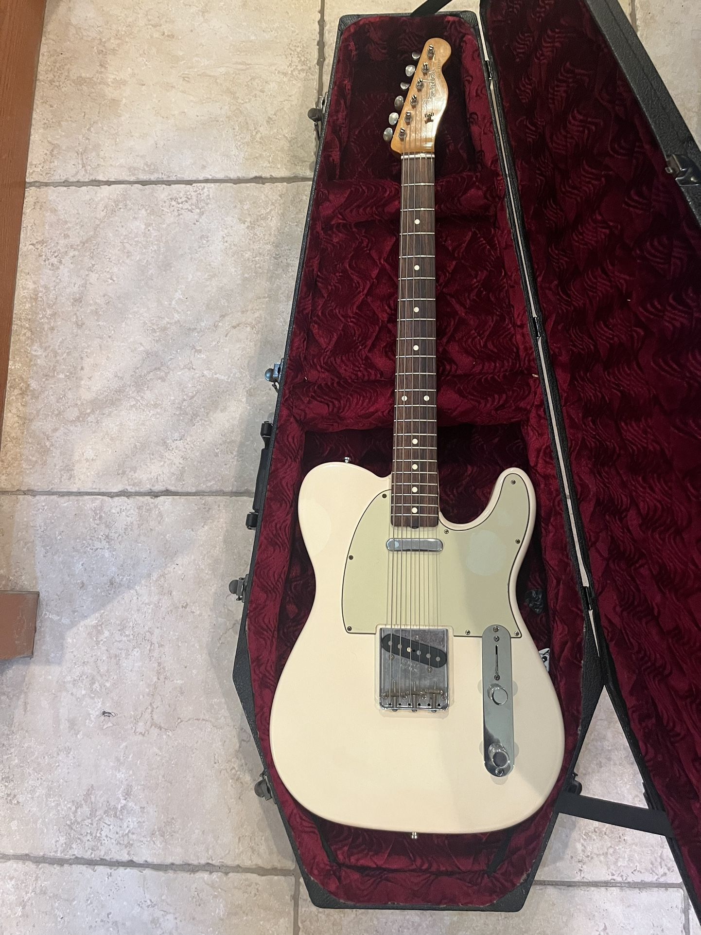 Fender MIM Classic 60s Telecaster (RARE) w/ Vintage Coffin Guitar Case