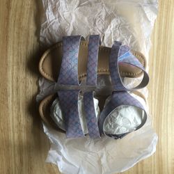 BRAND NEW KIDS SANDAL: Size 1 ✨🩴