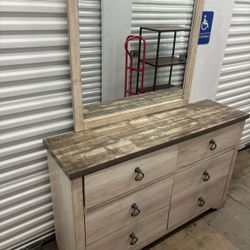 Dresser With Mirror 