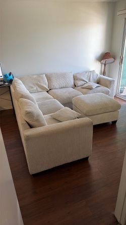 Couch Used Good  4 pieces  pet free