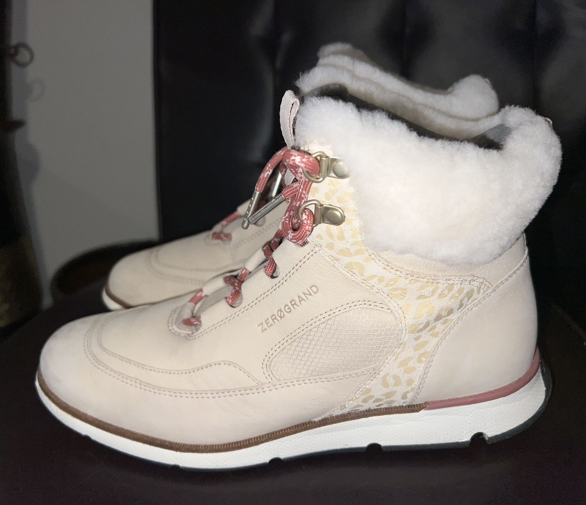 COLE HAAN Zerogrand Omni Waterproof Hiker Boots 9.5 B