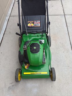 John Deere Gas self propelled Lawn Mower