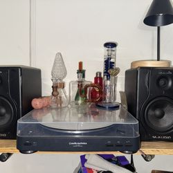 2 Pairs Of Speaker’s $40 Please READ 2pairs Of Speakers For $40