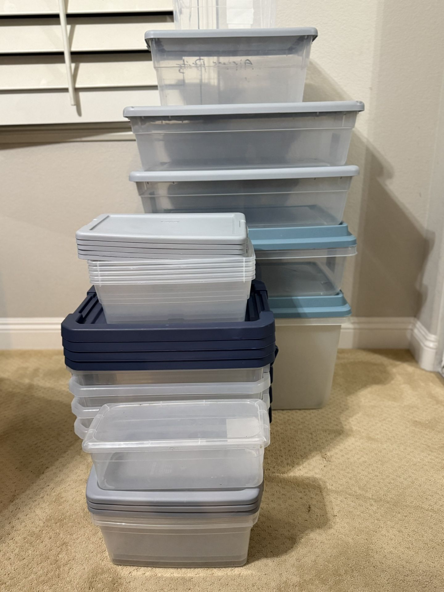 Containers Assorted Plastic 19 Ea & Totes 11 Ea 