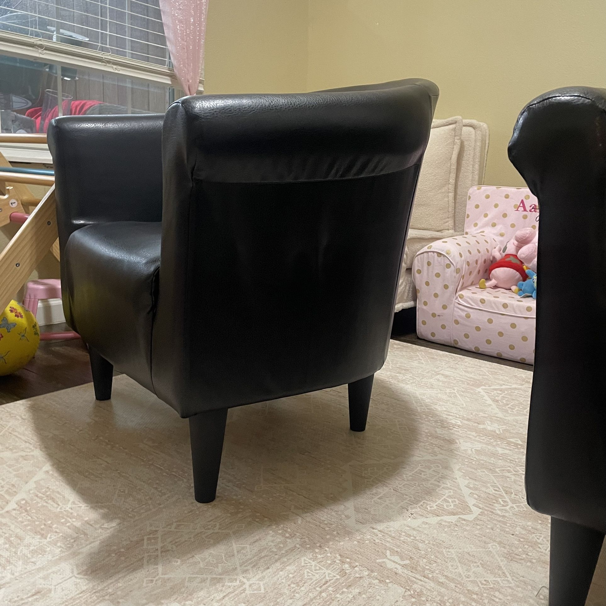 One Chairs Black